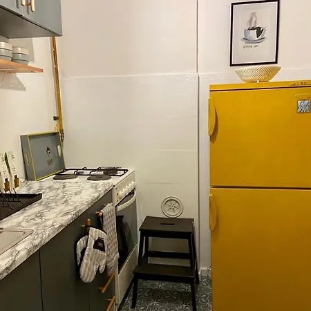 Mid-century Chic Centre Appartamento