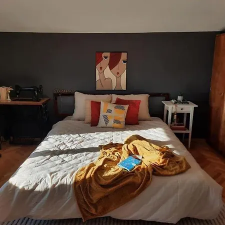 Mid-century Chic Centre Appartamento *
